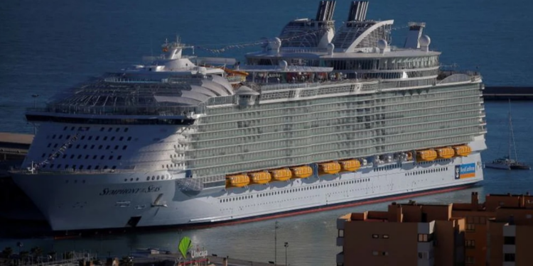 Crucero que registró más de 40 contagios de COVID-19 se encuentra en Cozumel