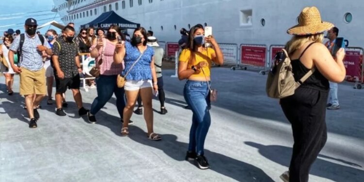 Detectaron un brote de COVID-19 en la tripulación de un crucero que llegó a Puerto Vallarta