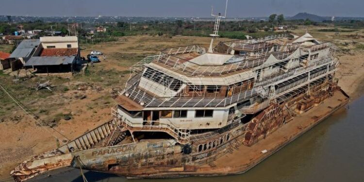 Diario HOY | Se incendia el Crucero Paraguay en el bañado Tacumbú