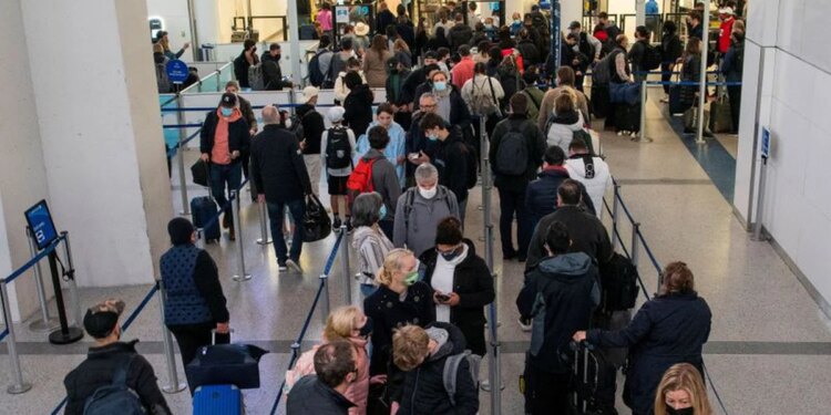 EEUU endurece sus normas de viaje mientras el mundo reacciona a ómicron