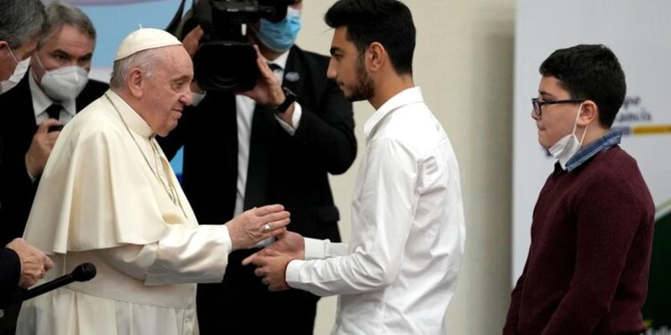 El Papa cierra su viaje por el Mediterráneo defendiendo los derechos de los refugiados