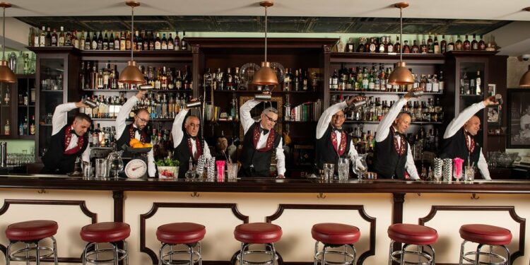 El bar cubano Café La Trova, en Miami.