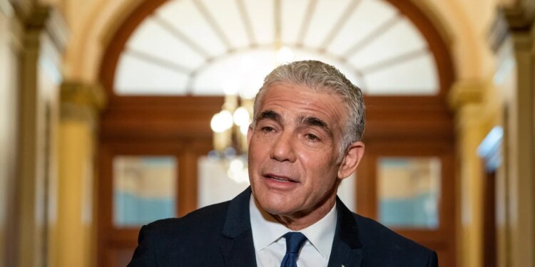 El ministro de Exteriores israelí llega a Egipto en su primer viaje oficial al país