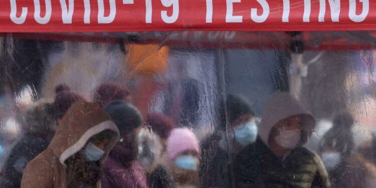 El riesgo de ómicron pone patas arriba los planes de viaje de los estadounidenses en Navidad | MUNDO