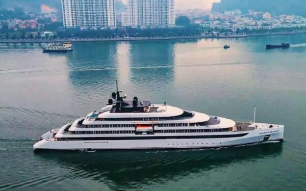 Emerald Azzurra celebra éxito de pruebas en el mar