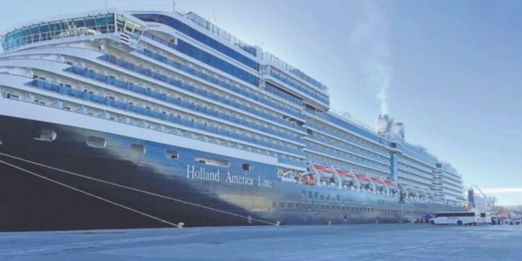 En Sinaloa se impide llegada a dos cruceros por tener a bordo contagiados de COVID