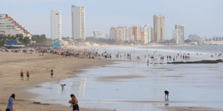 Es bueno para Mazatlán que crucero pernocte en el puerto, consideran turisteros