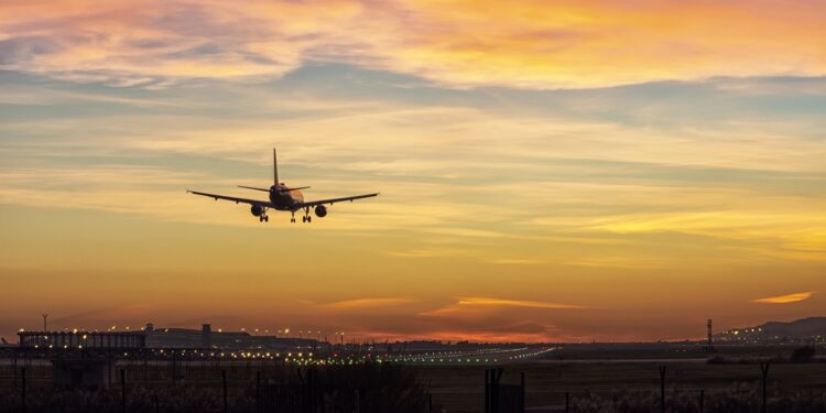 Estados Unidos no exige vacuna para viajes aéreos nacionales