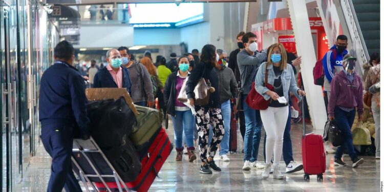 Estados Unidos reitera la alerta para que se considere cancelar viajes a México por covid-19