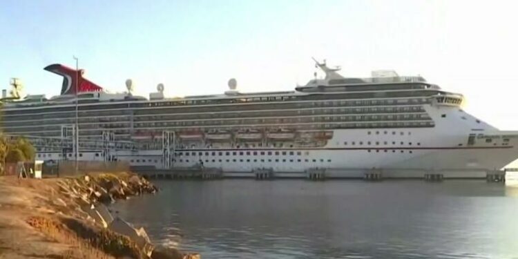 FBI investiga la desaparición de una madre que viajaba en un crucero de Carnival