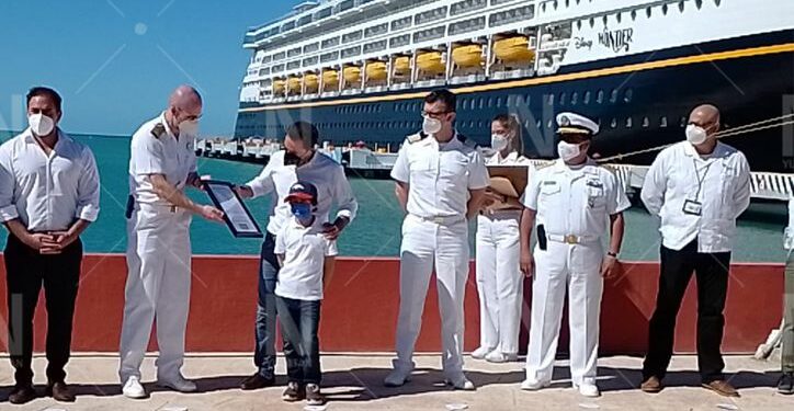 Famoso crucero de Disney atraca en Progreso; Vila les da la bienvenida
