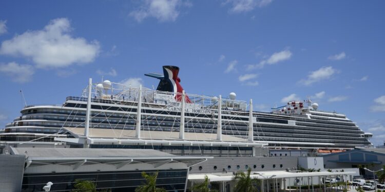 Florida: Investigan cruceros por más casos de COVID-19