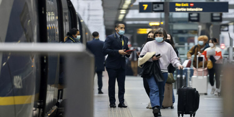 Francia flexibilizará restricciones a los viajes impuestas a británicos