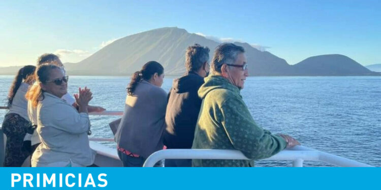 Galapagueños descubren las maravillas de su archipiélago en cruceros de lujo