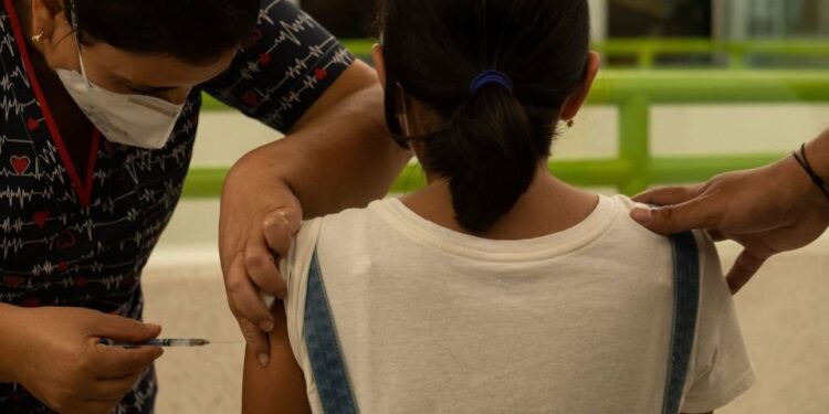 Gatell insiste en que no hay justificación para vacunar a niños contra COVID