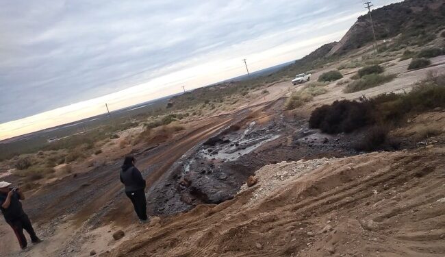 Gran derrame de petróleo en Río Negro por una falla en el oleoducto troncal
