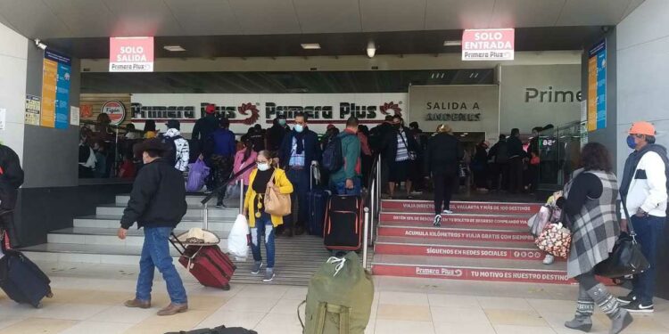 Se incrementó el movimiento de pasajeros y de servicios. (Josefina Ruíz)