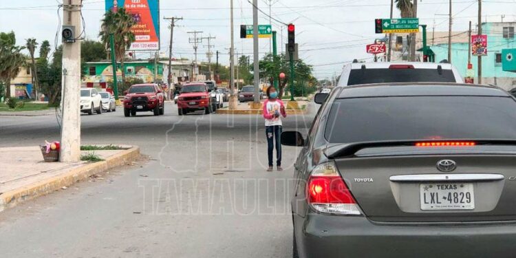 Hoy Tamaulipas - Tamaulipas En aumento la presencia de menores en los cruceros de Matamoros
