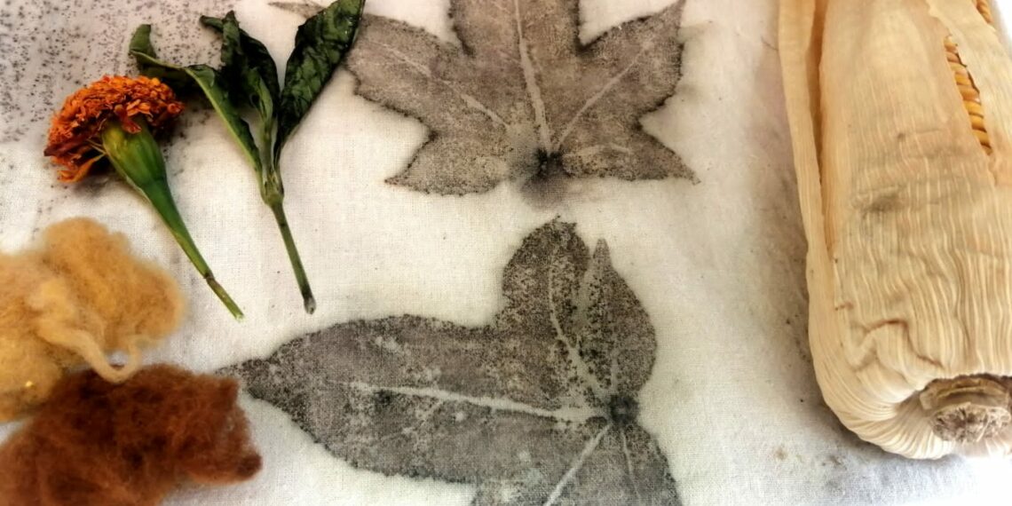 Joven Xochimilca rescata técnicas ancestrales de teñido