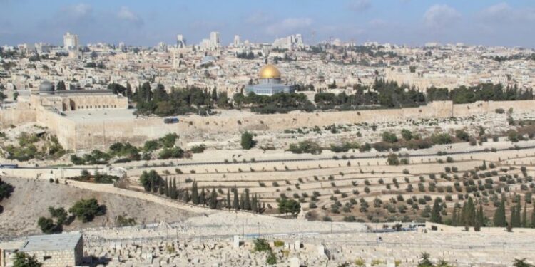 Israel agrega 10 países a su 'Lista Roja' de viajes por ómicron; EU y Canadá, incluidos