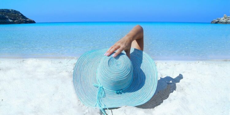 La República Dominicana o Canarias, los checos se dirigen a la playa a pesar de la pandemia
