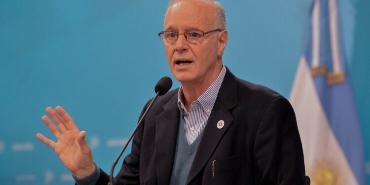 La polémica justificación de Daniel Gollan sobre las restricciones en viajes