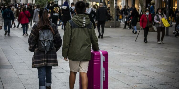 La variante ómicron no frena de momento los viajes para el puente de diciembre y Navidad