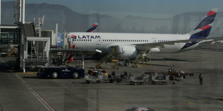 Latam mejora sus proyecciones para el cierre de año por mejores operaciones en Colombia y Brasil | AméricaEconomía