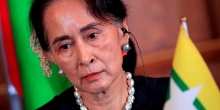 Le va como en feria: Condenan a cuatro años de prisión a líder derrocada de Myanmar