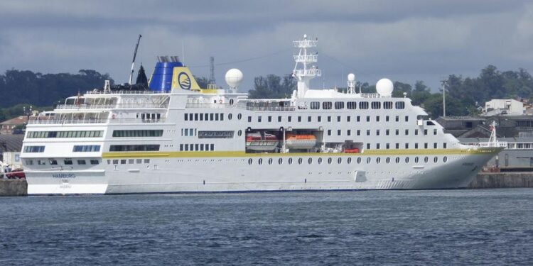 Levantan aislamiento al crucero Hamburg