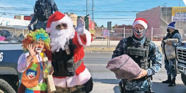 Llevaron sonrisas y regalos a cruceros
