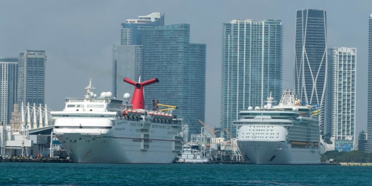 Los cruceros, bajo la lupa de EE.UU. tras la erupción de la covid-19 por ómicron