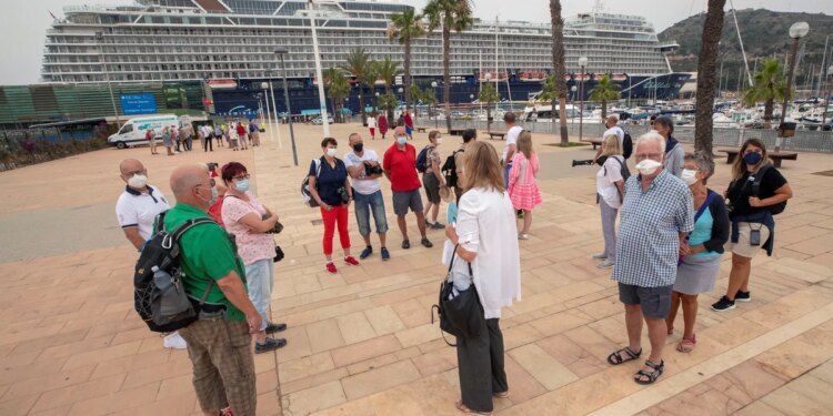 Los cruceros en las costas de EEUU están en la mira de las autoridades debido al incremento en los casos de Ómicron