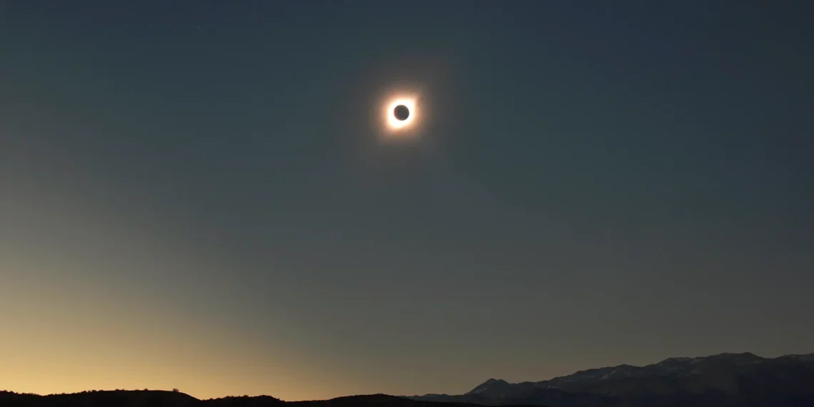Los mejores lugares para ver los eclipses de 2022 — Conocedores.com