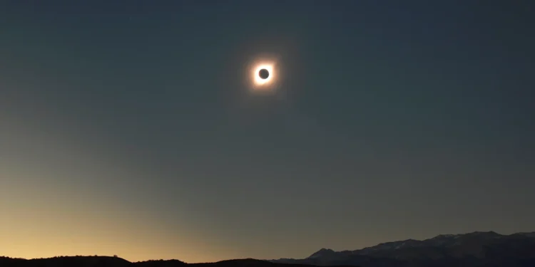 Los mejores lugares para ver los eclipses de 2022 — Conocedores.com