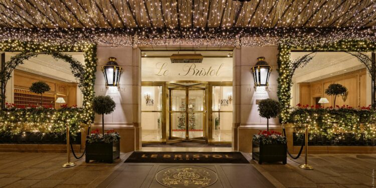 El tránsito de esta Navidad parece ser más luminoso que el año pasado, con atracciones hoteleras que se abren para que el disfrute sea completo.
