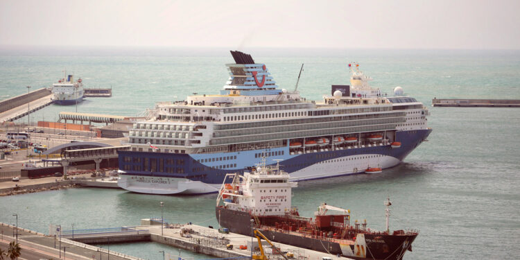 Málaga cierra 2021 con más de un centenar de escalas de cruceros y prevé 293 para el próximo año
