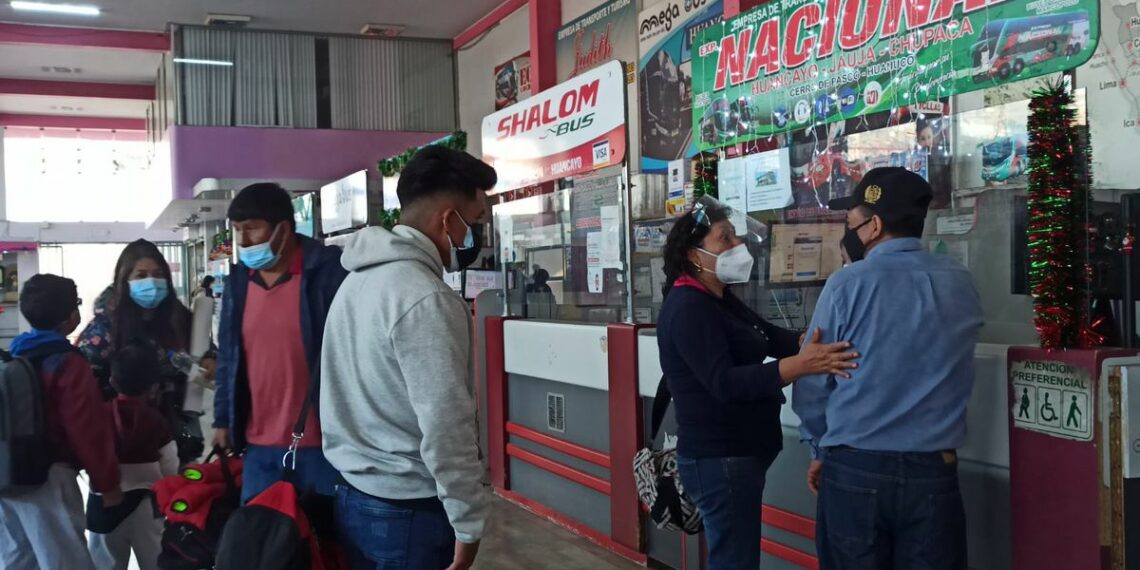 Navidad: Pasajeros denuncian que precios de viajes se triplicaron en vísperas | Sociedad