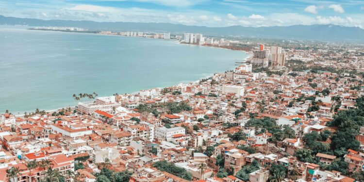 Niegan desembarco a crucero en Puerto Vallarta, 21 tripulantes estaban contagiados de COVID