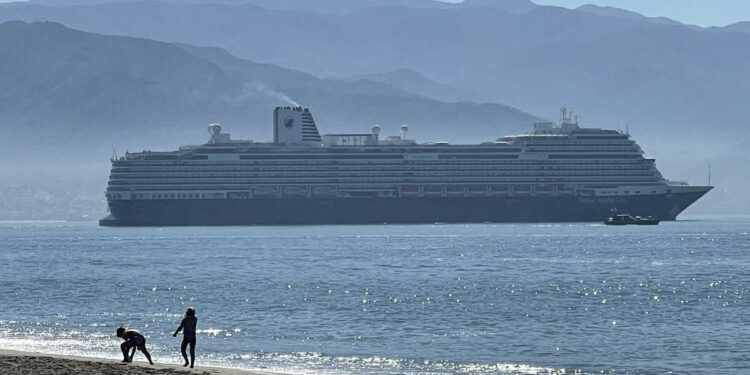Niegan desembarco a crucero en Puerto Vallarta por casos activos de covid-19