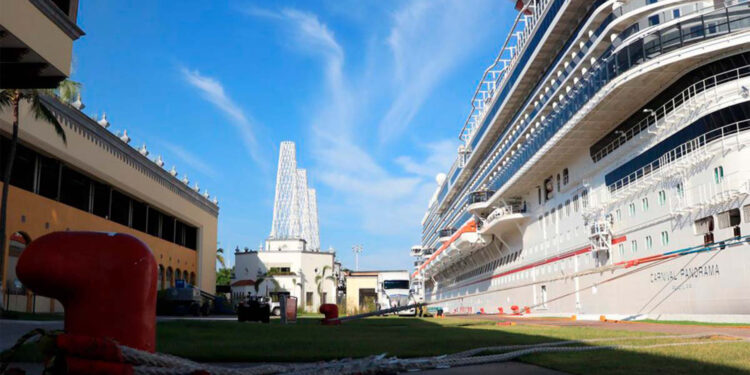 Niegan desembarco en Puerto Vallarta a crucero con brote de Covid |