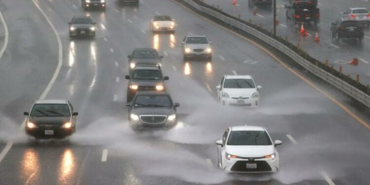 Peligro para quienes regresan por carretera de viajes de Navidad. El clima severo persistirá durante la semana