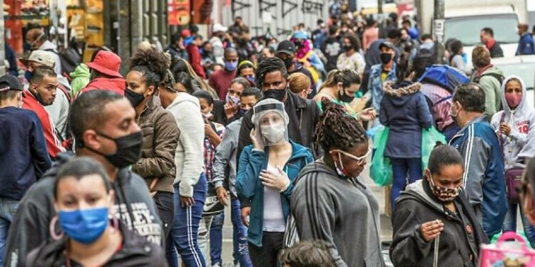 Prevé Europa que Ómicron represente 50% de casos en meses