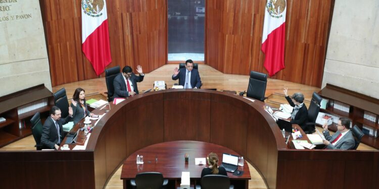 Proyecto de magistrado ordena a Hacienda dar recursos al INE para revocación