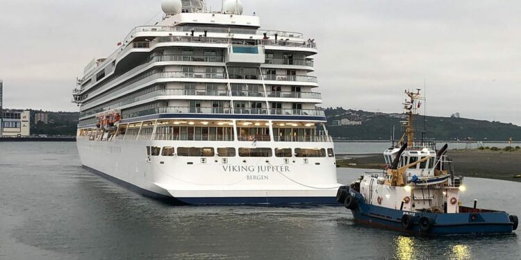 Puerto Montt recibe al Viking Jupiter tras 20 meses sin atender cruceros