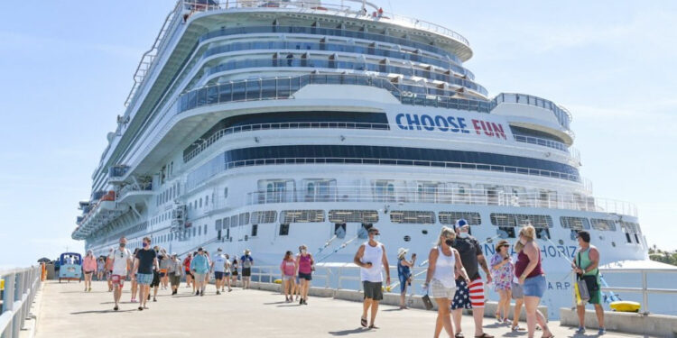 RD recibe 206,311 turistas de cruceros en enero-octubre 2021