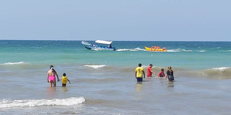 Renovar energías y disfrutar más del mar y su gastronomía, entre razones de viajeros que llegaron con antelación a las playas de Ecuador | Ecuador | Noticias