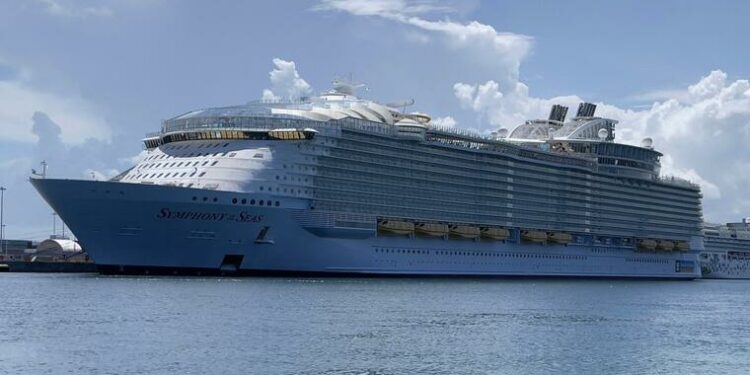 Reportan 48 casos de COVID-19 en un crucero de Royal Caribbean