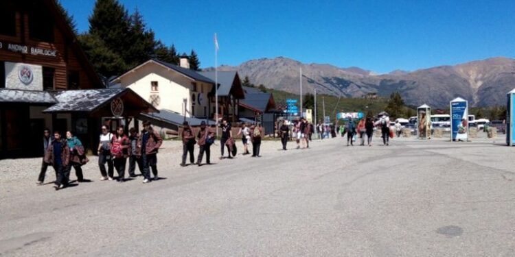 Reprograman viajes de egresados por un aumento de casos de COVID en el país | Bariloche Opina