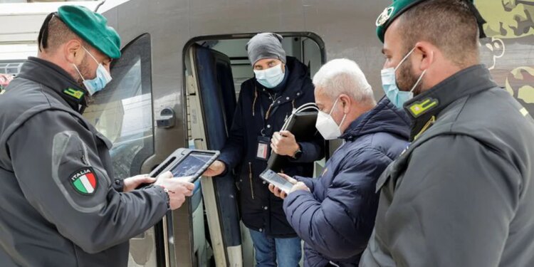 Rige el pase “súper verde” de coronavirus en Italia: aumentan las restricciones y los controles para los no vacunados